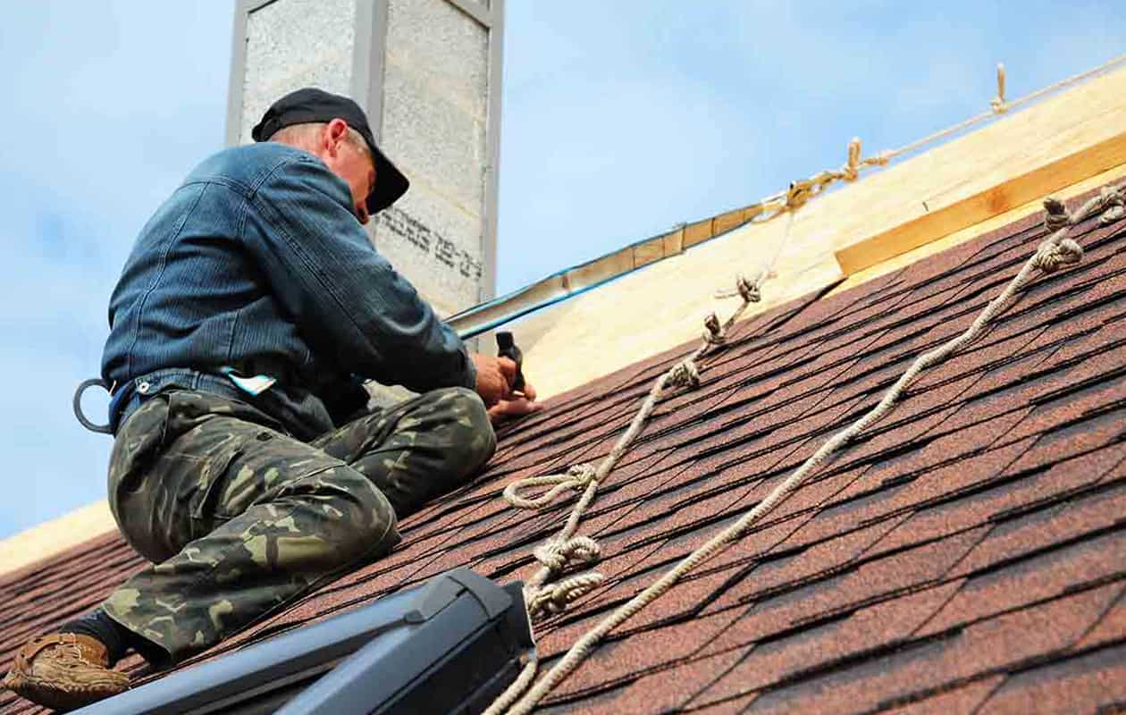 Roofs Cause Falls! Here’s How Residential Roofing Contractors Stay Safer